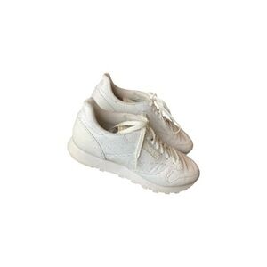Reebok Classics White Leather Sneakers Men’s 
Size 11 1/2 No signs of wear